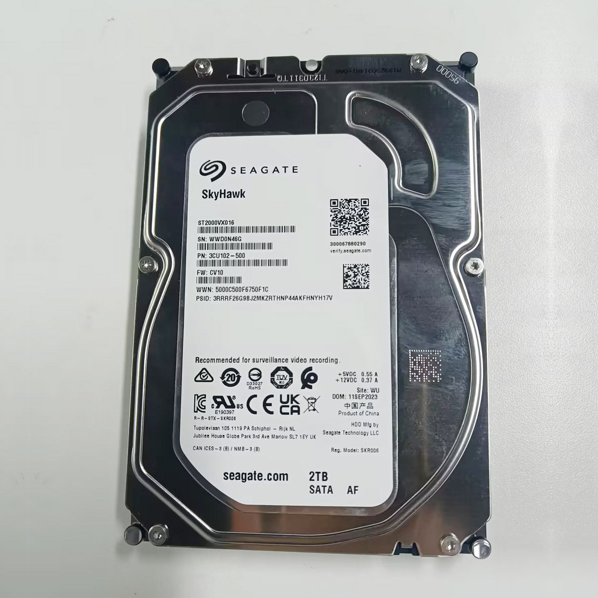 Seagate Skyhawk 3.5" 2TB HDD SATA Hard Drive ST2000VX016 Only opened